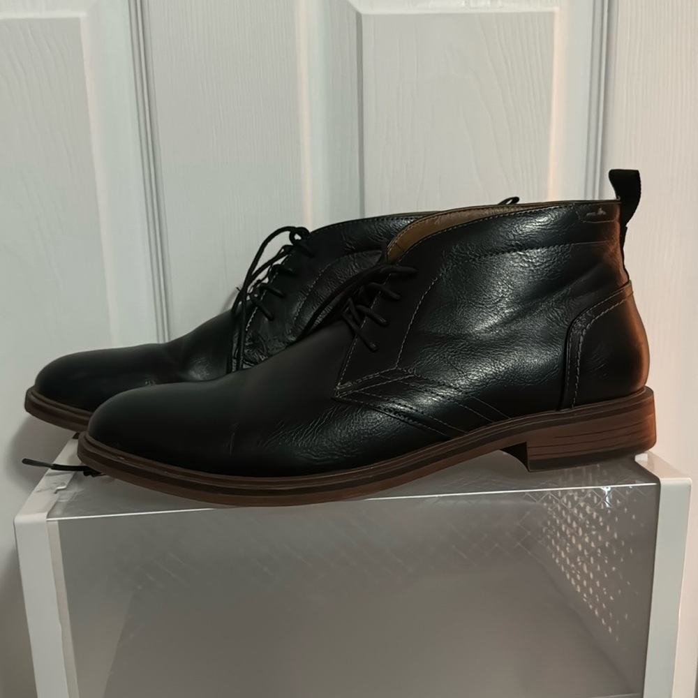 All black leather Sonoma dress shoes. Perfect condition.
